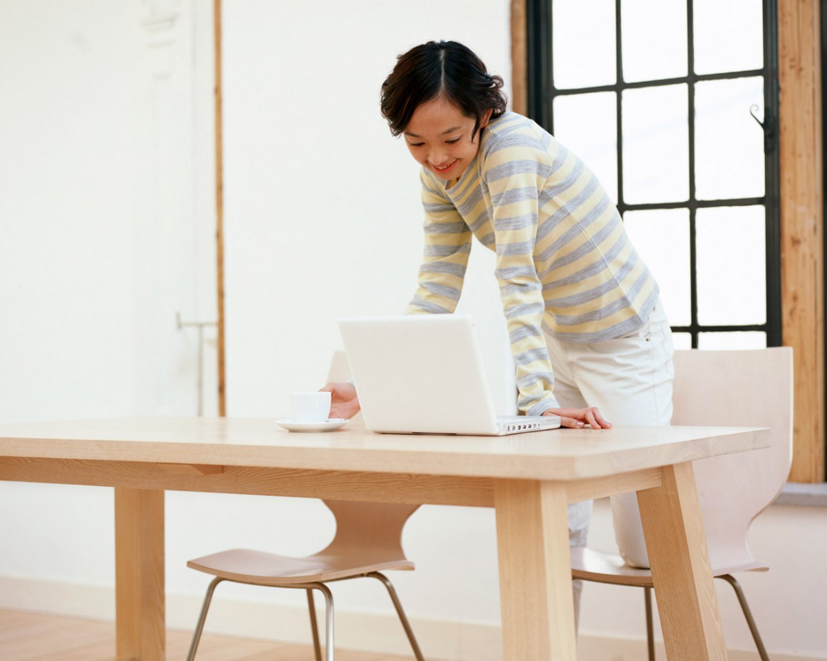 居家女人背影图片_居家女人生活照_居家生活照可以拍些什么