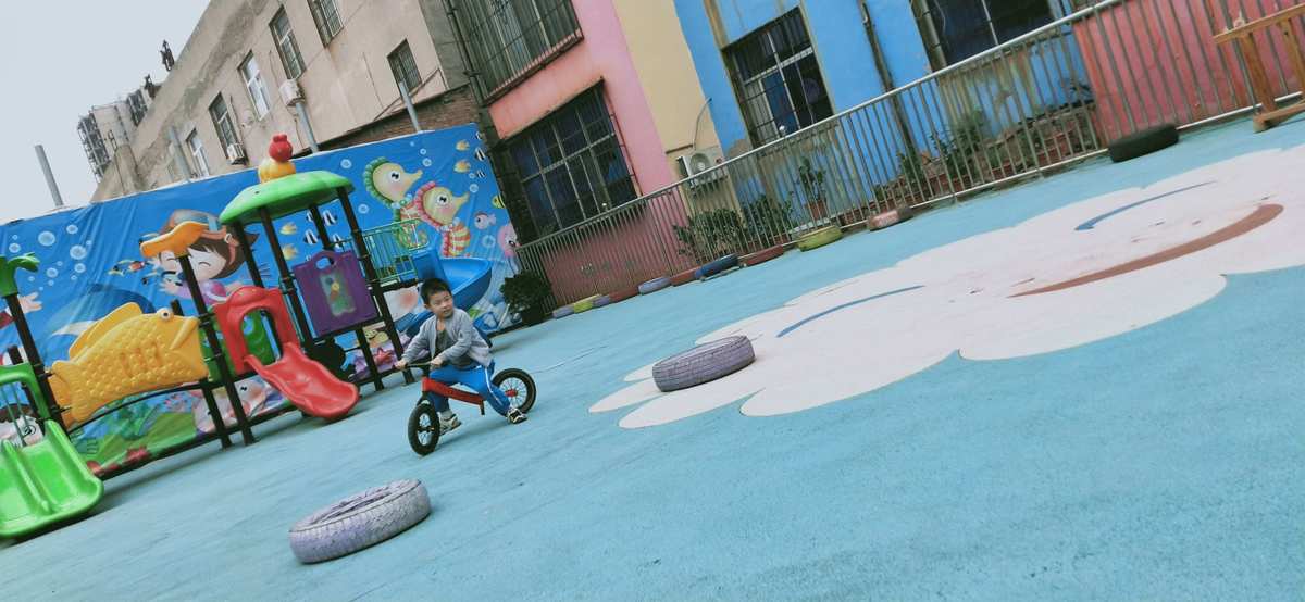 脚下的路踩呀踩_踩脚游戏的作文200字_踩脚游戏