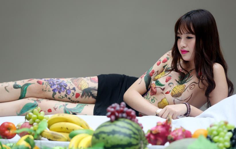高清裸体柔术美女视频_裸体美女_美女夏天在家裸体