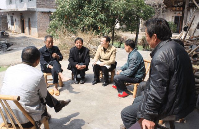 天下宴席都散之打生肖_扫皇打妃之逗比祸天下_村长打天下