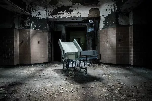 恐怖疯人院医生的奇怪日常