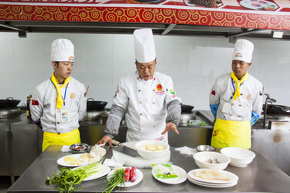 做饭厨师游戏_做饭那个游戏叫啥了_服务员做饭的手机游戏下载