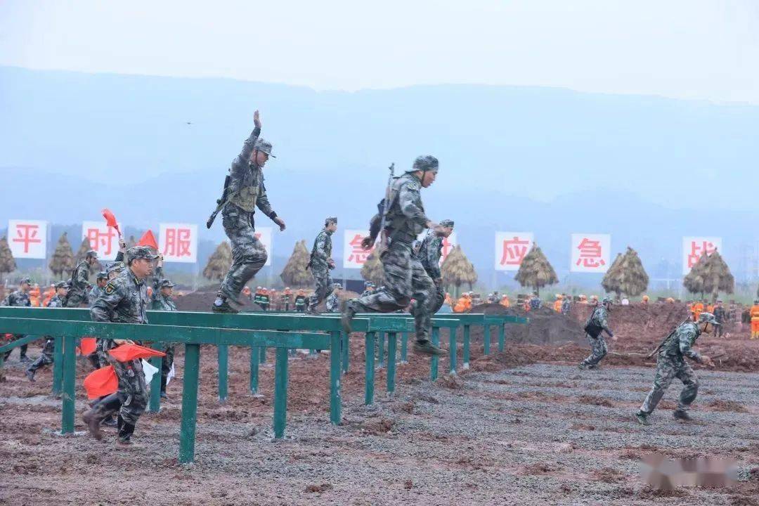 带枪刀手机游戏叫什么_带枪刀手机游戏有哪些_带枪带刀的手机游戏