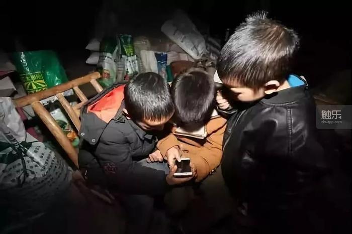 儿子一直玩手机游戏_玩儿子手机游戏的说说_玩儿子手机游戏的软件