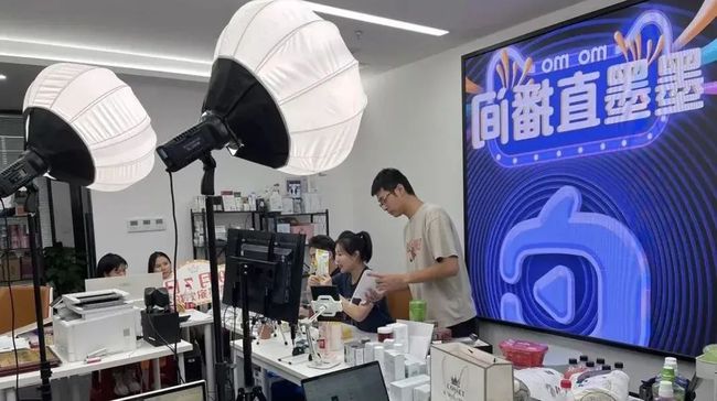 lol手机游戏开播平台-LOL手机游戏开播平台：高手对决、搞