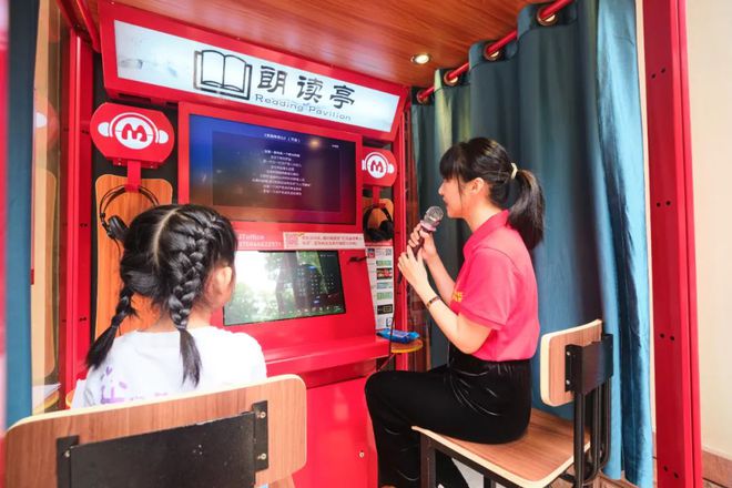 戴耳机玩手机游戏外放声音_耳机戴玩放声音外手机听不清_戴耳机声音外放是怎么回事