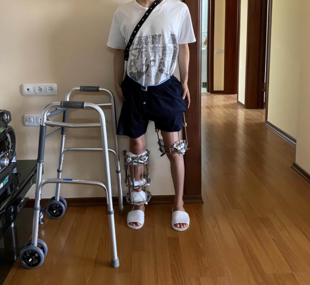 黑屏游戏什么意思_打游戏手机屏幕有点黑屏_玩游戏黑屏手机