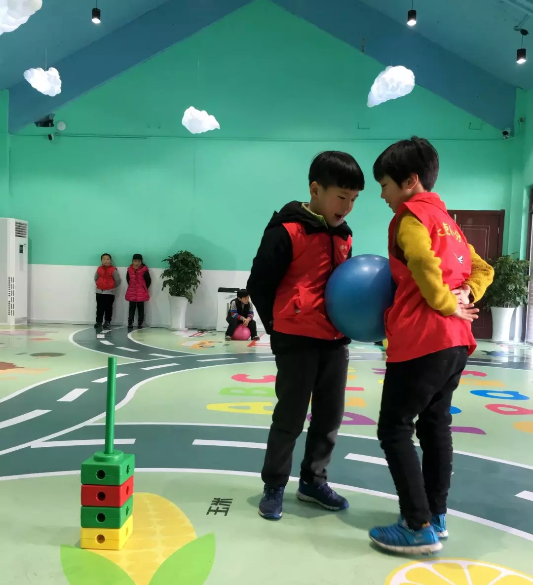 带两个孩子玩手机游戏_玩带手机游戏孩子不听话_玩带手机游戏孩子玩好吗