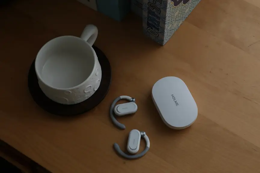 苹果蓝牙耳机充电时候灯什么颜色_苹果蓝牙耳机充电时蓝色光_苹果蓝牙耳机充电时候灯什么颜色