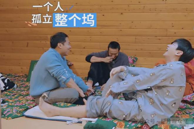 比较傻的游戏_二傻手机游戏_很益智手机游戏