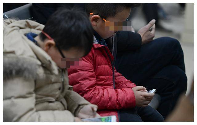 大学生玩手机游戏调查-大学生沉迷手机游戏的现象、原因及影响
