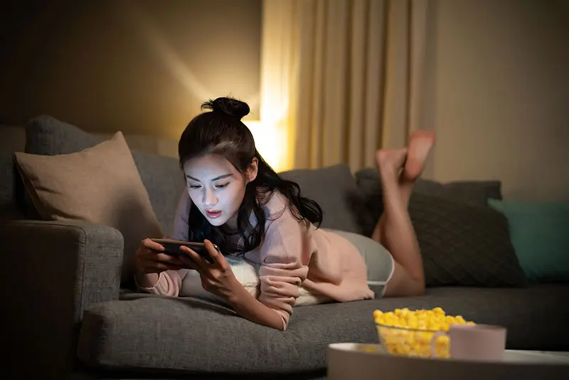 复古游戏手机能玩吗女生_女生玩的手机游戏休闲_复古能女生玩手机游戏吗