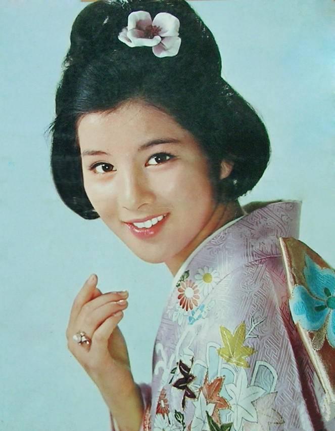 回忆青春岁月中的美女摸，她们的魅力让人难以忘怀