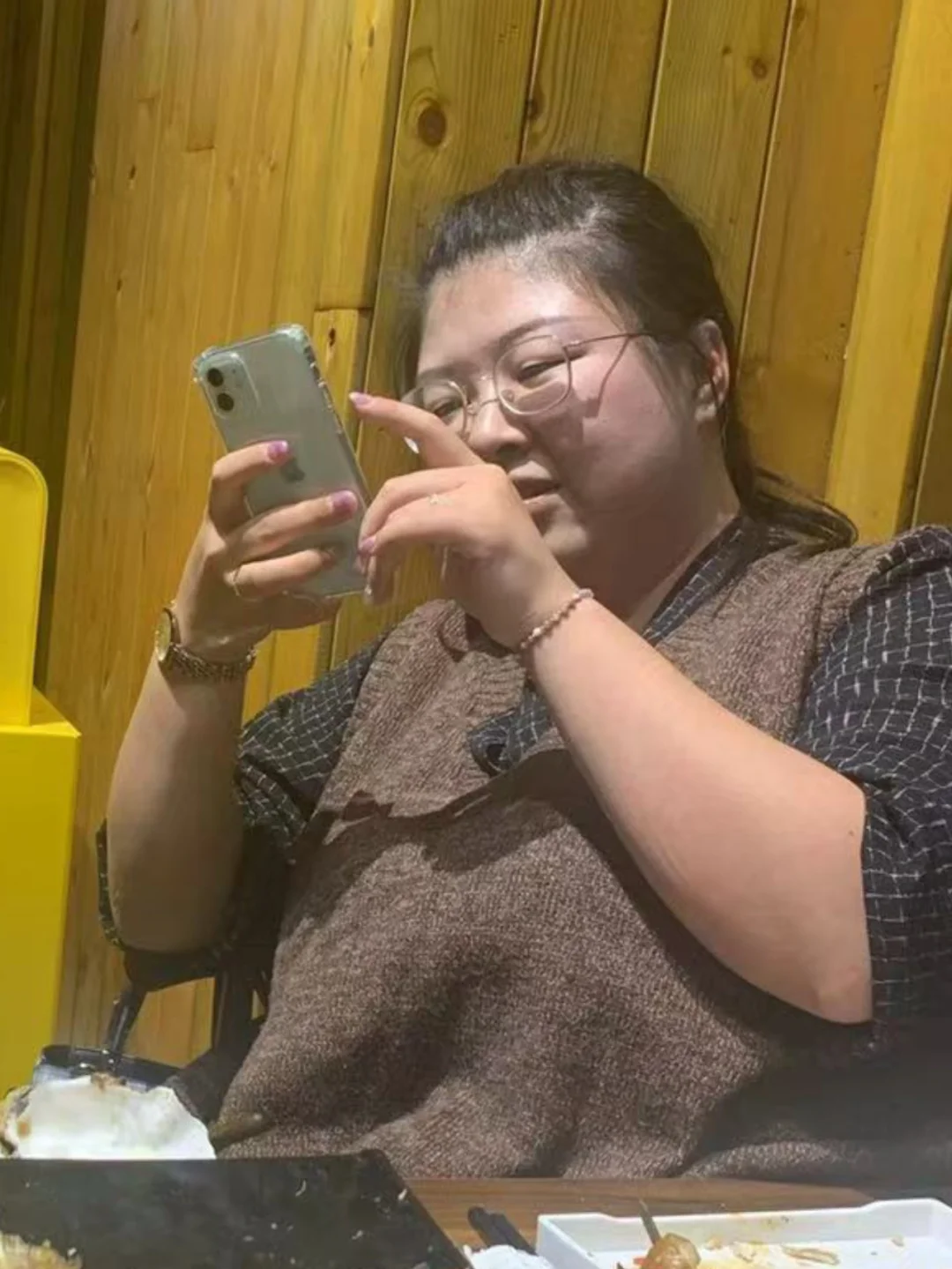 别人在我手机上玩游戏_玩儿游戏手机_打游戏玩手机