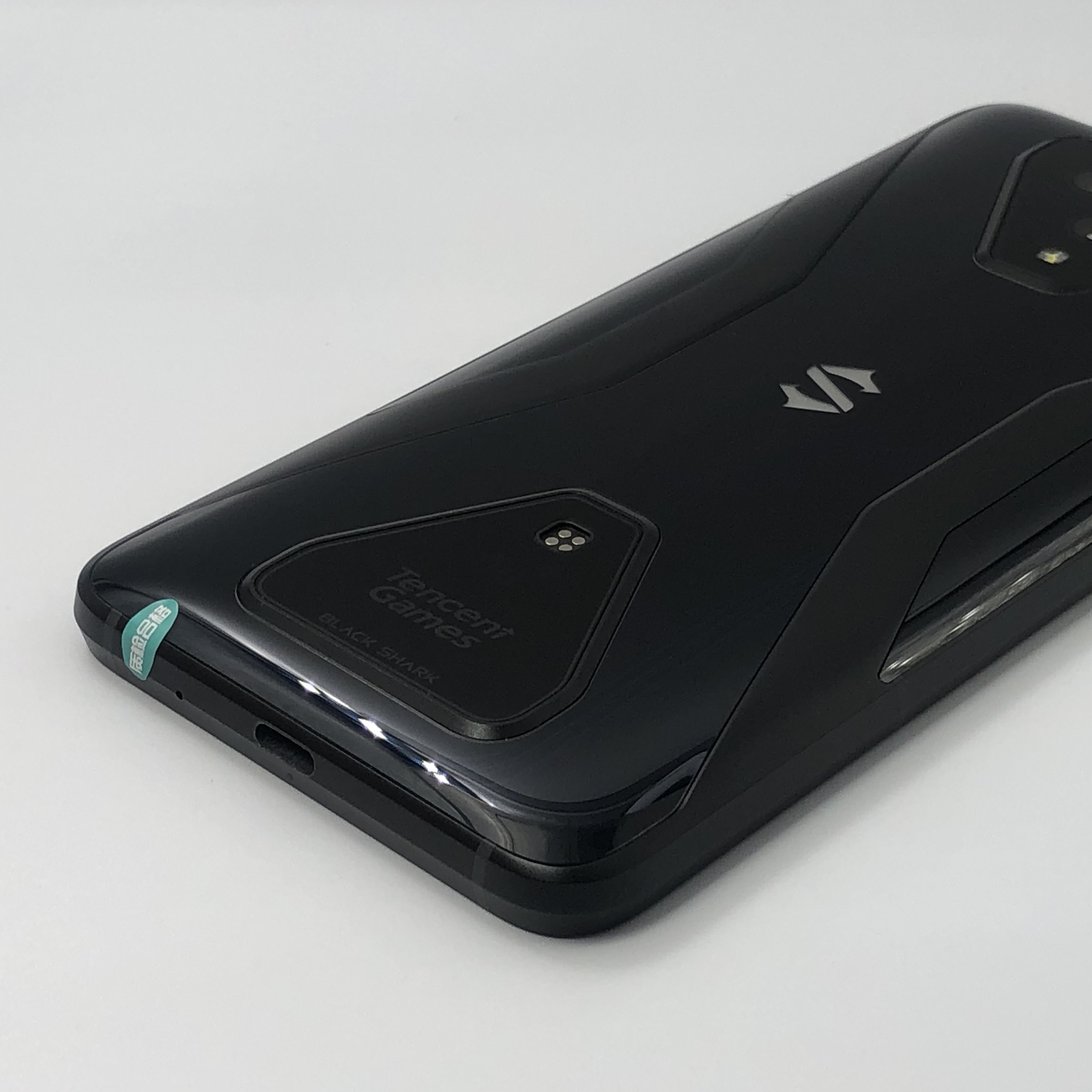 便宜的黑鲨三手机多少钱一个_便宜的黑鲨游戏5g手机_便宜的黑鲨